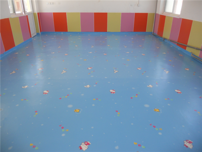守護(hù)童真樂園 湖南幼兒園PVC地板與塑膠地板的全面解析